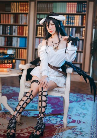 欧美套装修身连衣裙_BD英语手机在线观看